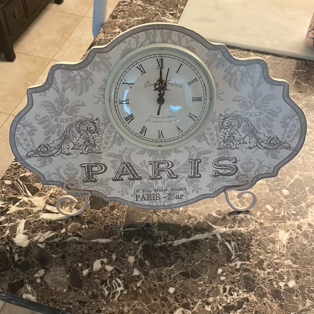 Paris clock on stand - Picture 4 of 4